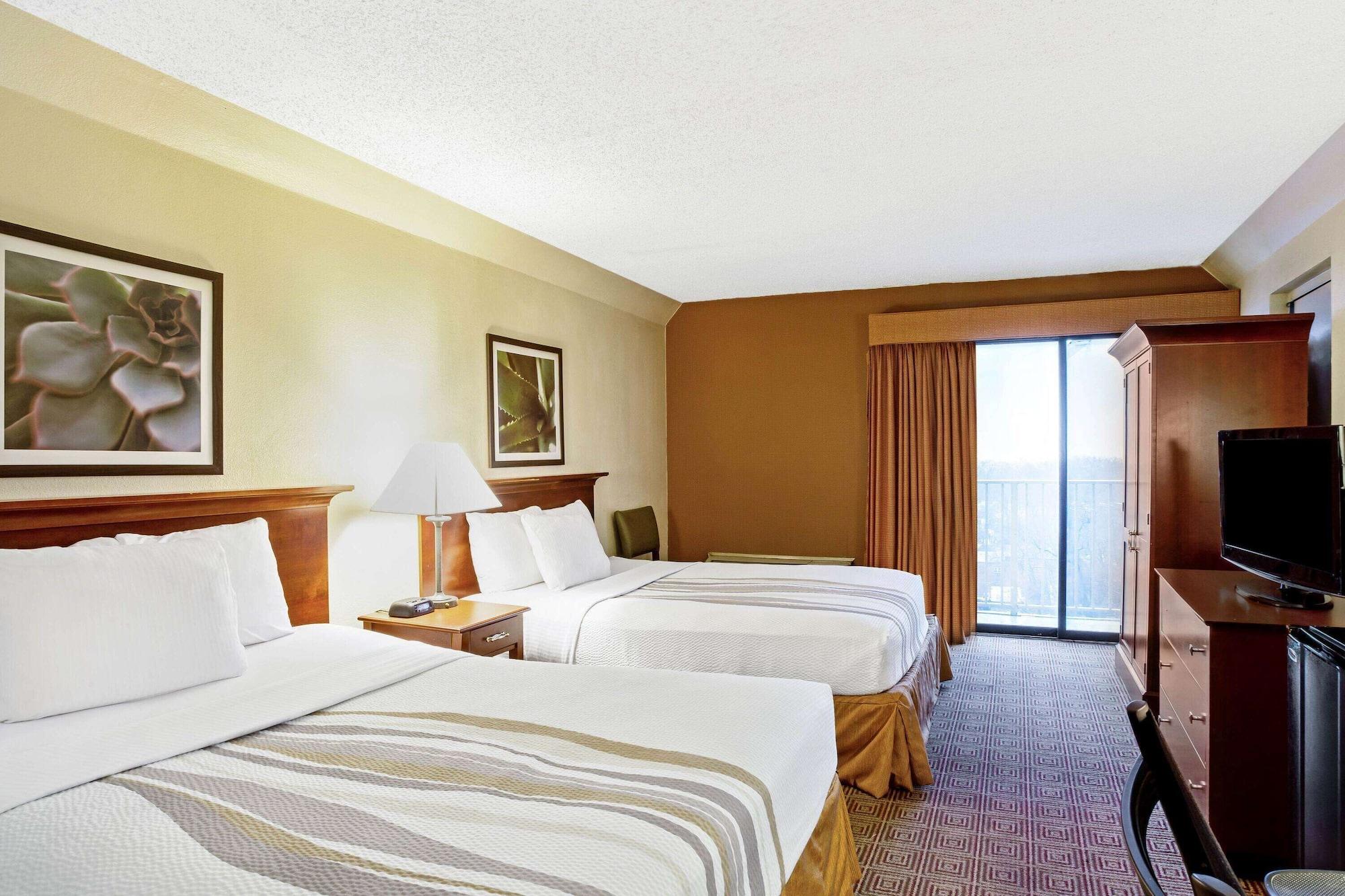 La Quinta By Wyndham Stamford / New York City Bagian luar foto