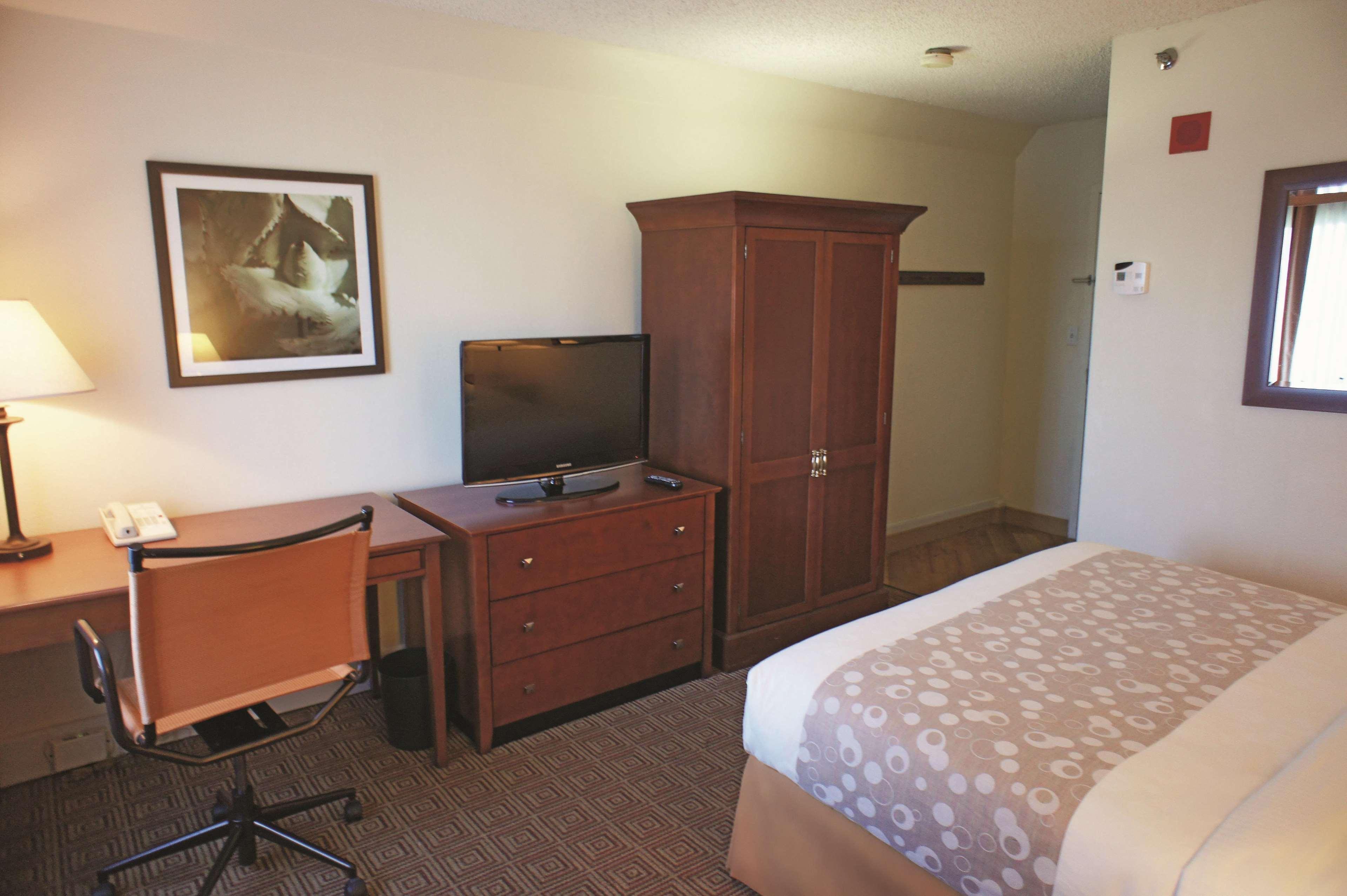 La Quinta By Wyndham Stamford / New York City Bagian luar foto