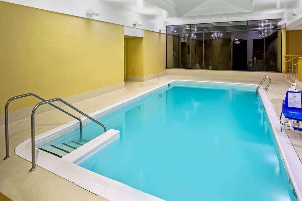 La Quinta By Wyndham Stamford / New York City Bagian luar foto