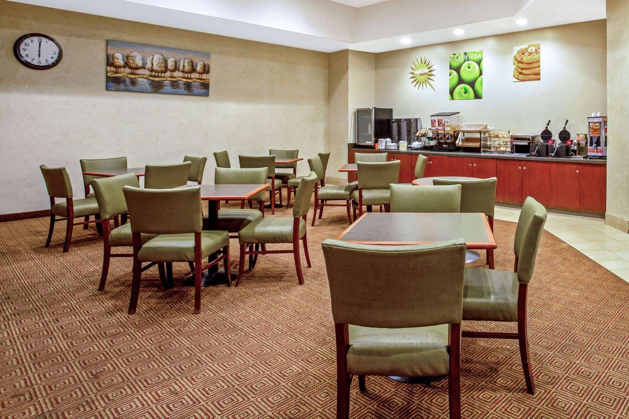 La Quinta By Wyndham Stamford / New York City Bagian luar foto
