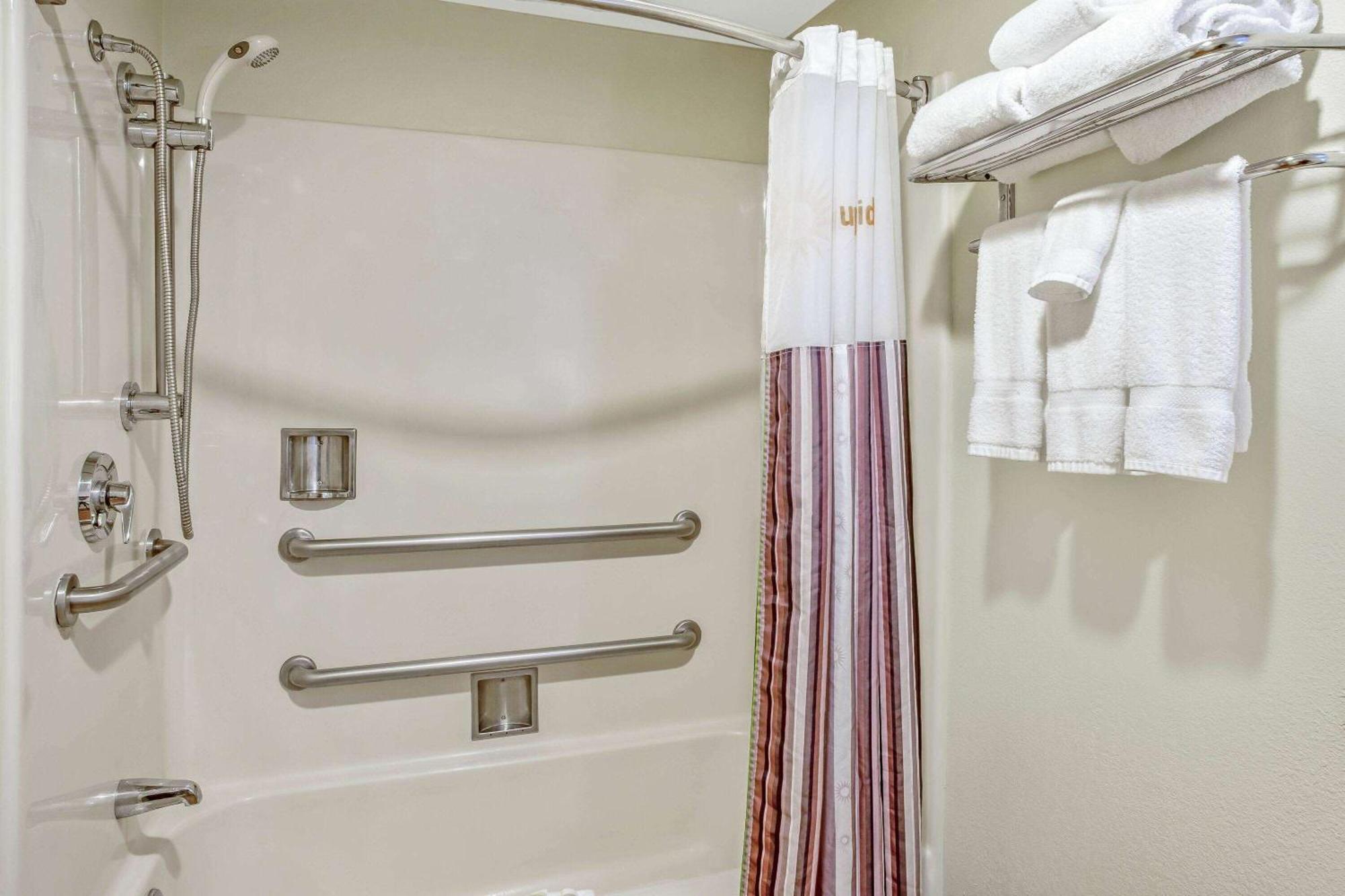 La Quinta By Wyndham Stamford / New York City Bagian luar foto