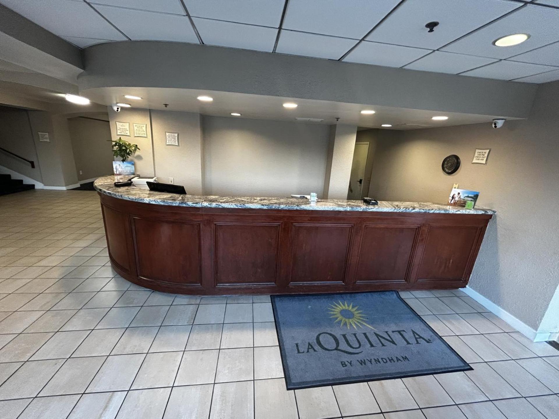 La Quinta By Wyndham Stamford / New York City Bagian luar foto
