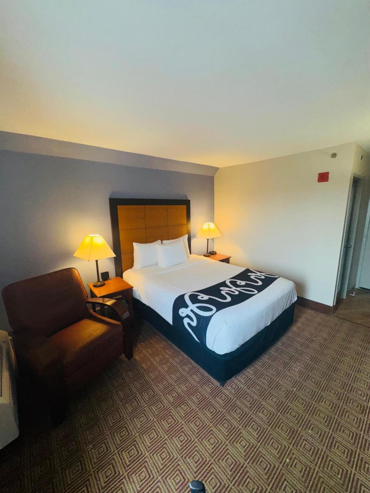 La Quinta By Wyndham Stamford / New York City Bagian luar foto