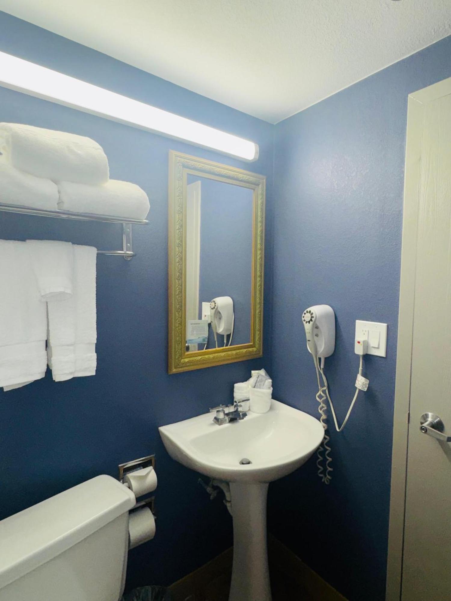 La Quinta By Wyndham Stamford / New York City Bagian luar foto