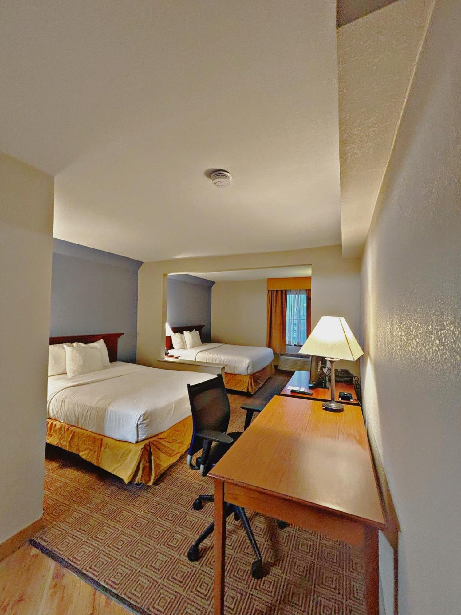 La Quinta By Wyndham Stamford / New York City Bagian luar foto