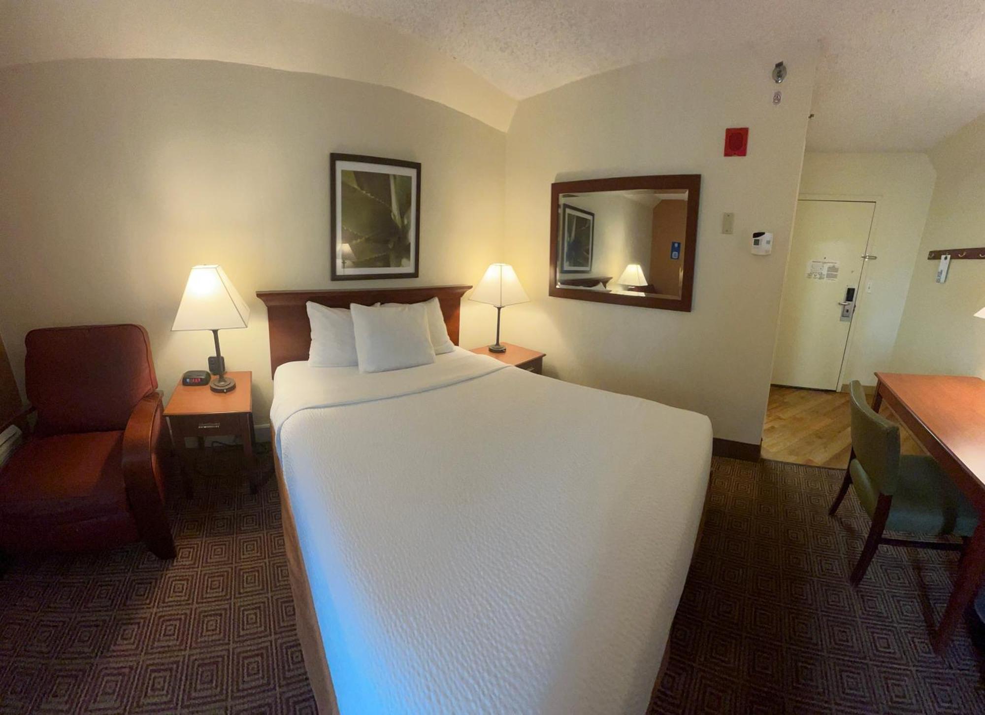 La Quinta By Wyndham Stamford / New York City Bagian luar foto